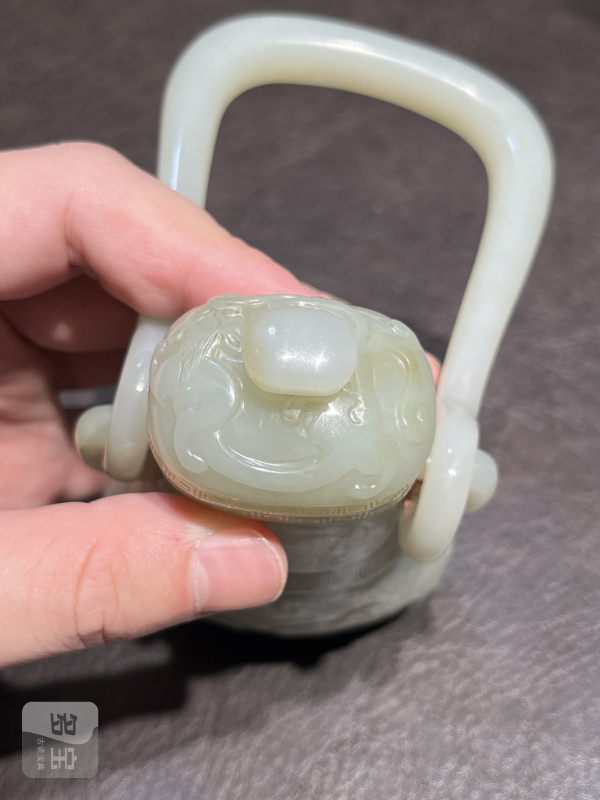 清乾隆 白玉螭龙纹双耳挂瓶 - 图13